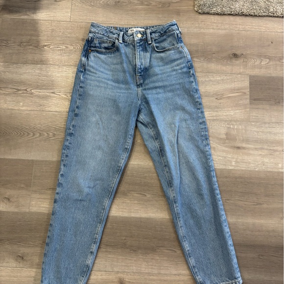 Zara Light Wash Denim Jeans - Picture 1 of 3